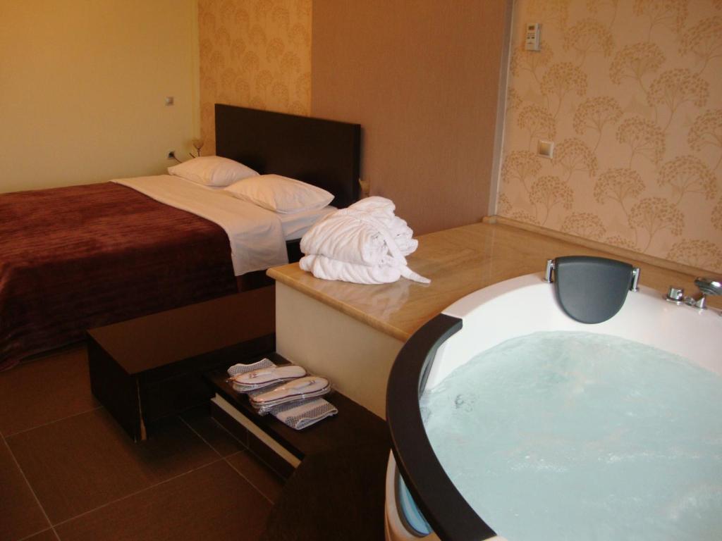 Nymfes Hotel กาโต ลูตรากี ห้อง รูปภาพ