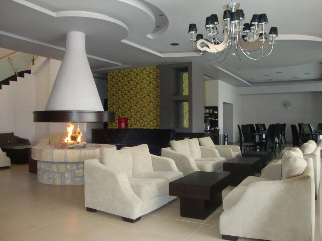 Nymfes Hotel กาโต ลูตรากี ภายนอก รูปภาพ