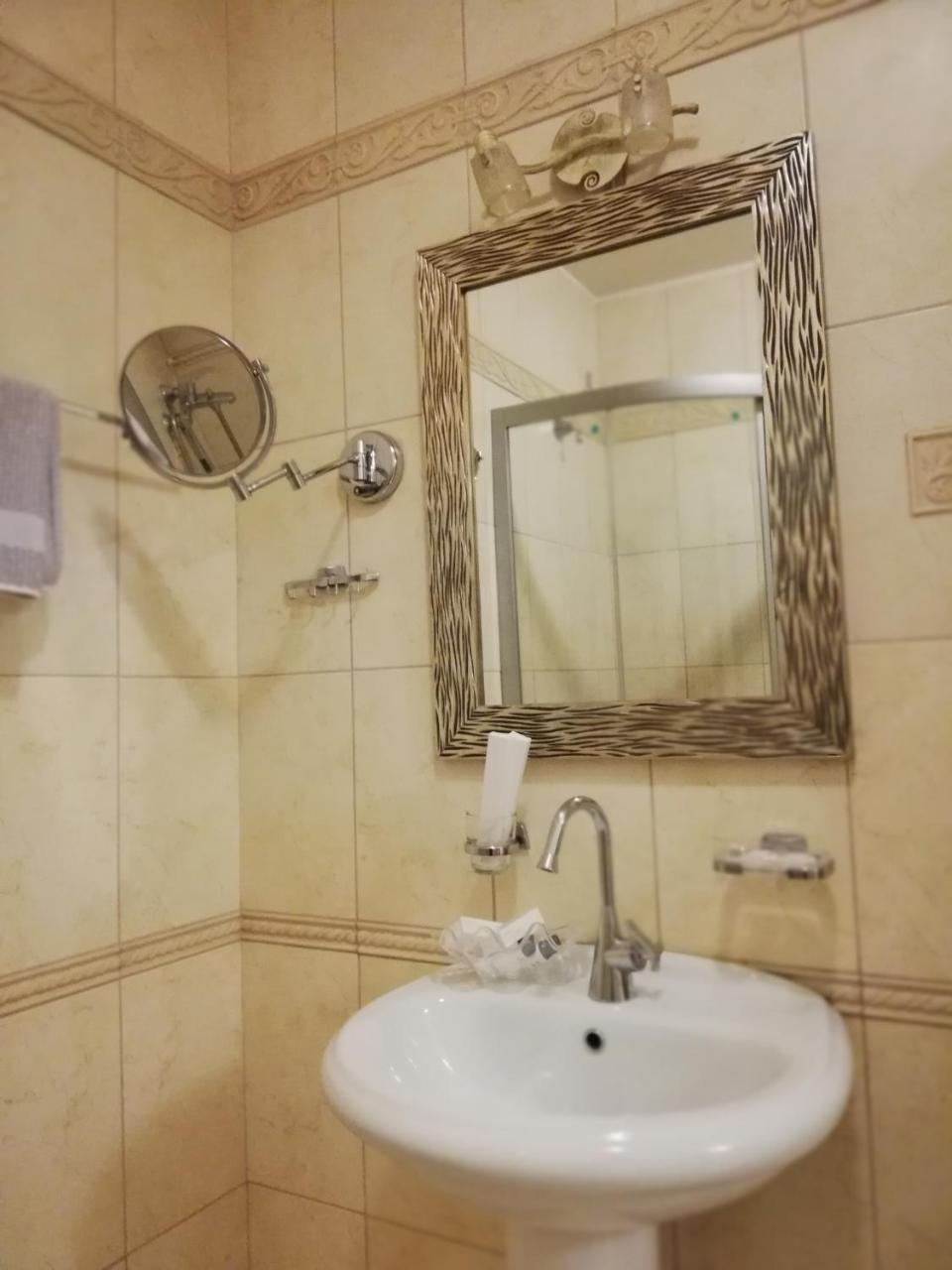 Nymfes Hotel กาโต ลูตรากี ภายนอก รูปภาพ