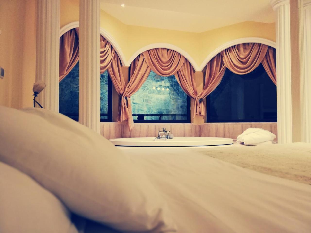 Nymfes Hotel กาโต ลูตรากี ภายนอก รูปภาพ