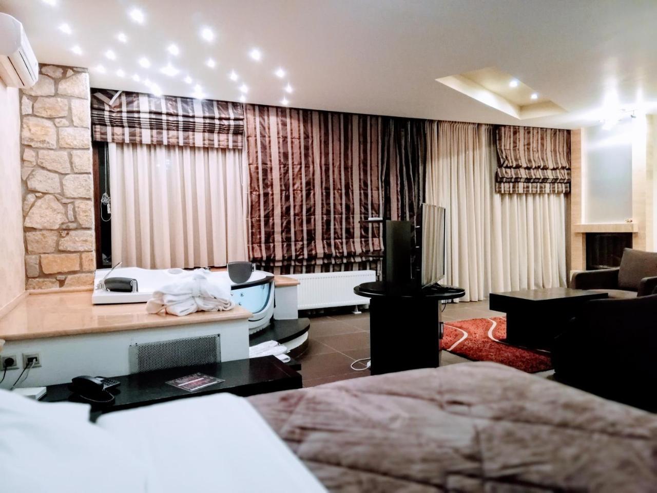 Nymfes Hotel กาโต ลูตรากี ภายนอก รูปภาพ